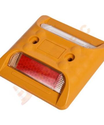 Buton reflectorizant stradal